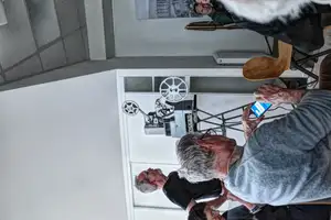 Projection d'un film 9,5 mm par Guichard avec un projecteur Paillard-Bolex G3