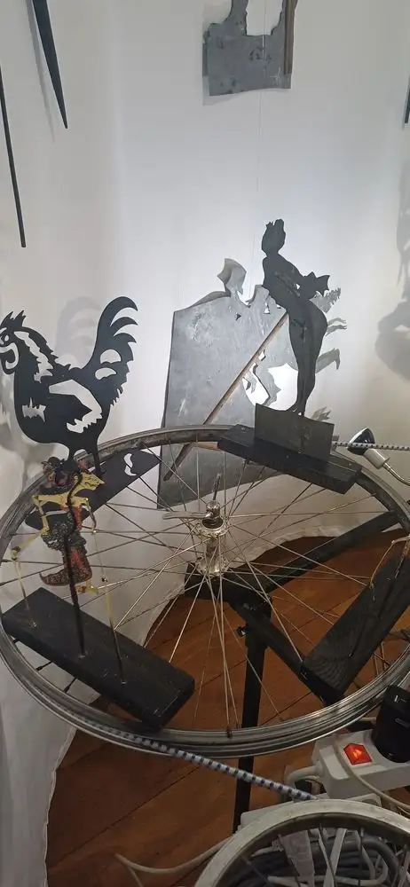 Sur les traces du Chat noir - intérieur du Carrousel des ombres