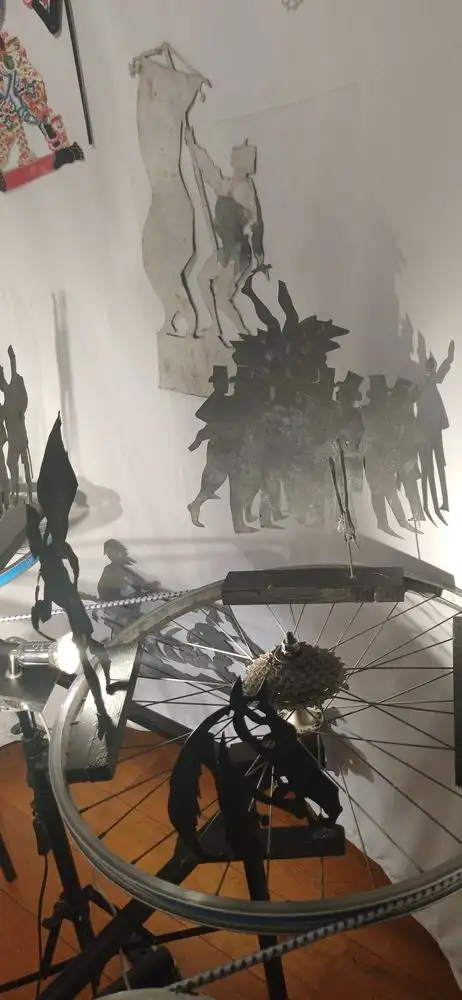 Sur les traces du Chat noir - intérieur du Carrousel des ombres